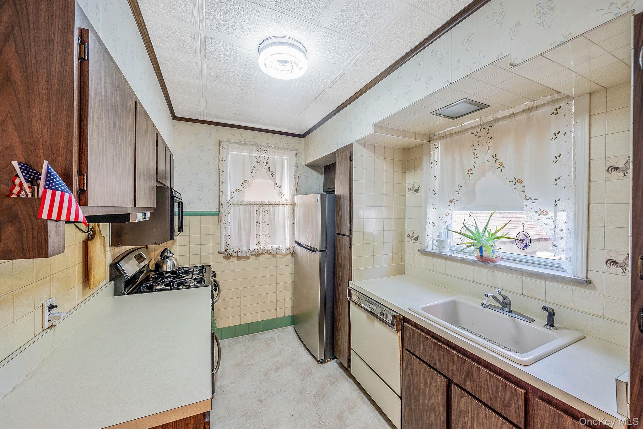 Single Family Lurting Avenue Bronx, NY 10461, MLS-1021736-8