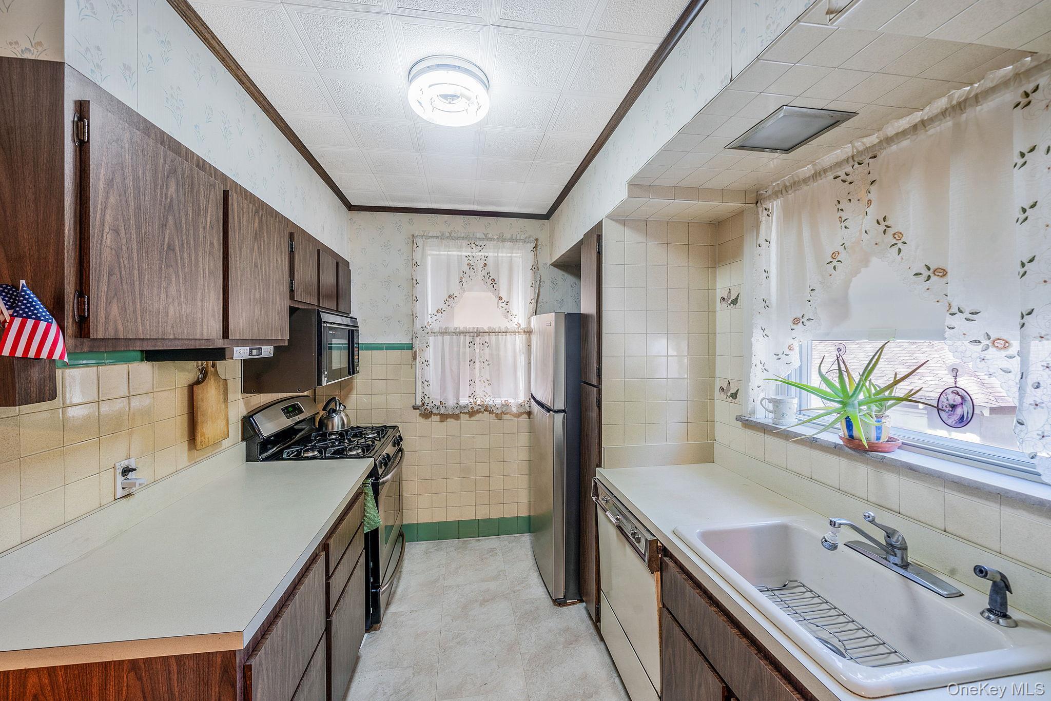 Single Family Lurting Avenue Bronx, NY 10461, MLS-1021736-9