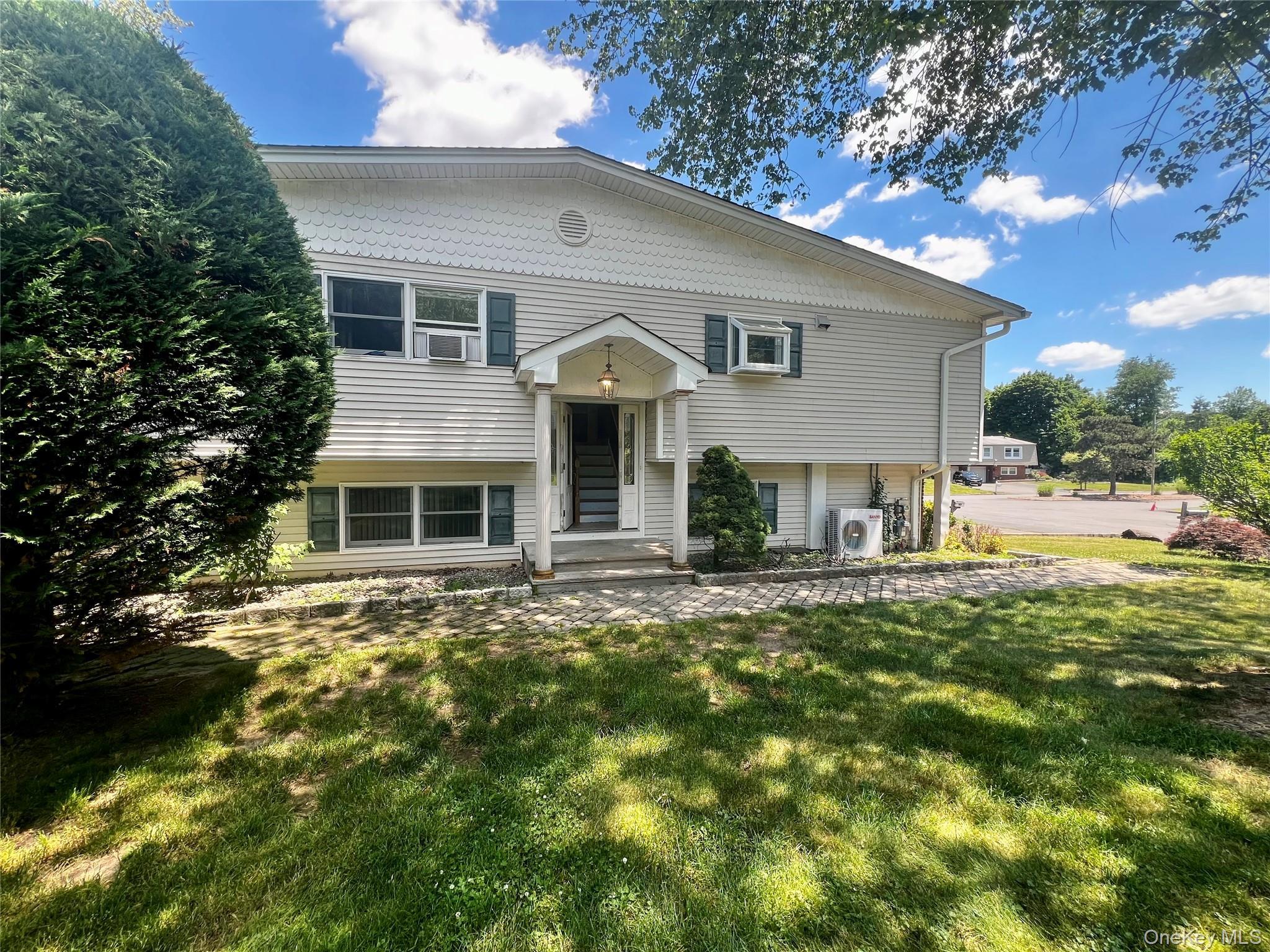 Single Family Vailshire Circle Rockland County, NY 10954, MLS-1021774-3