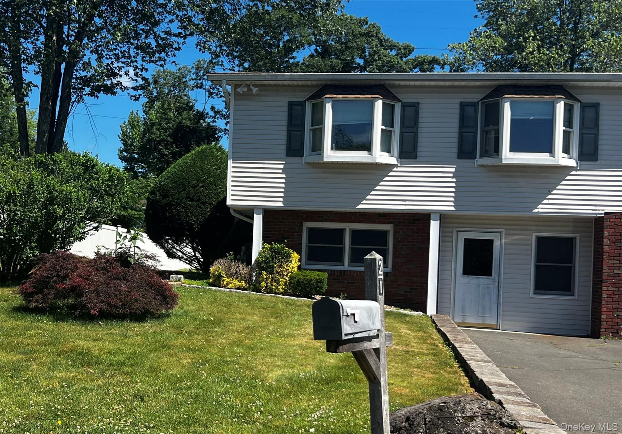Single Family Vailshire Circle Rockland County, NY 10954, MLS-1021774-4