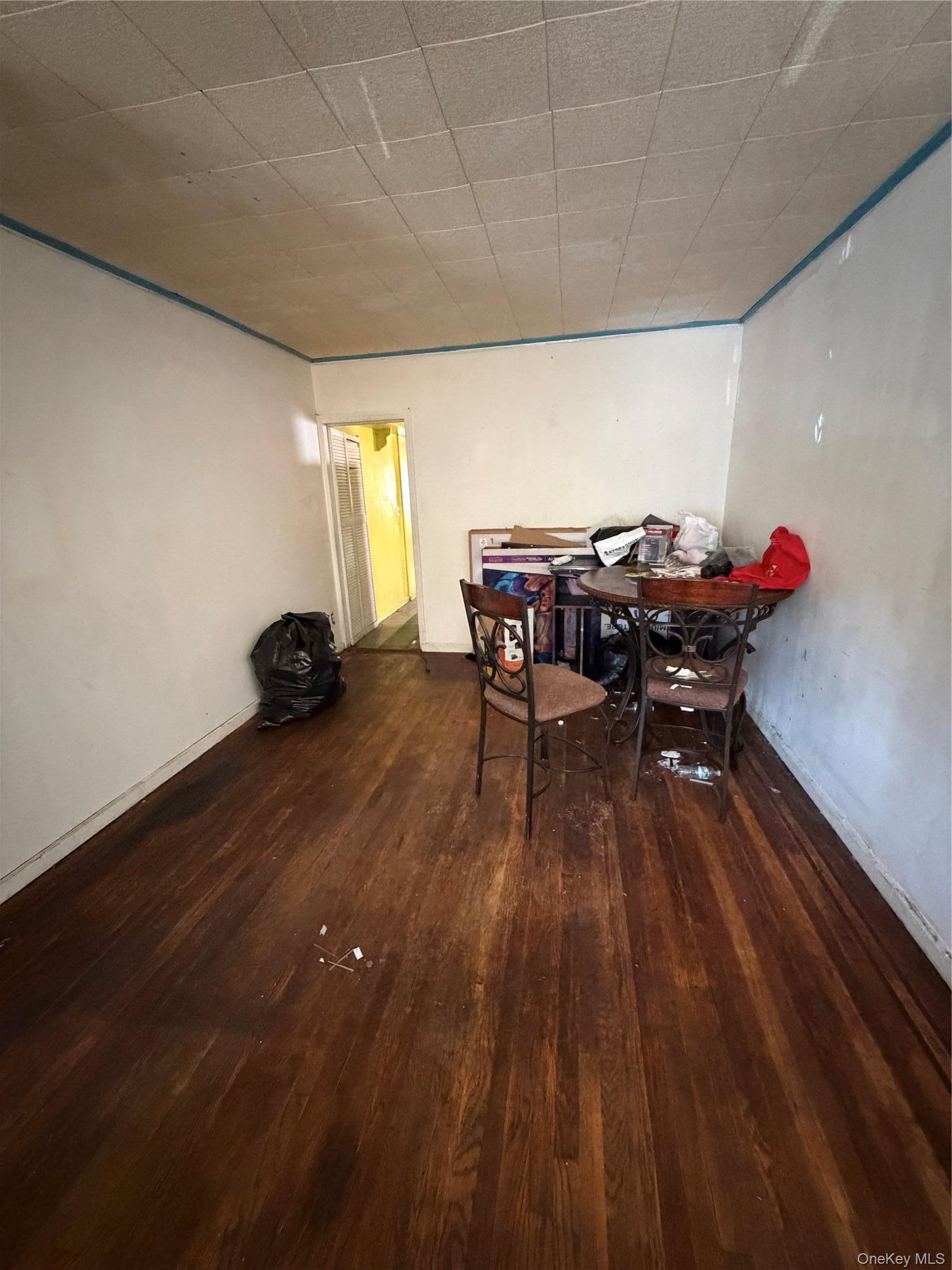Single Family Fenton Avenue Bronx, NY 10469, MLS-1021807-12
