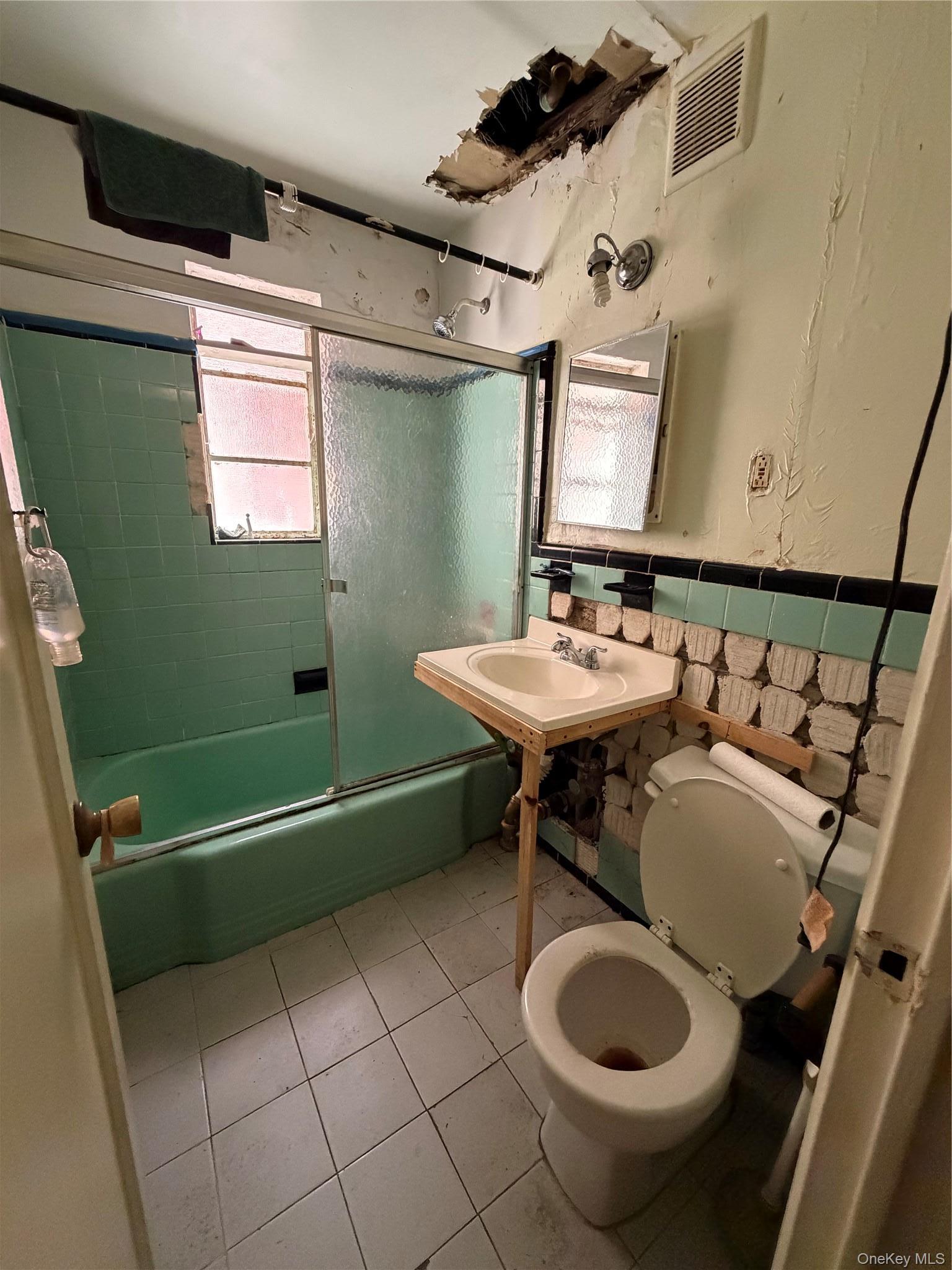 Single Family Fenton Avenue Bronx, NY 10469, MLS-1021807-7