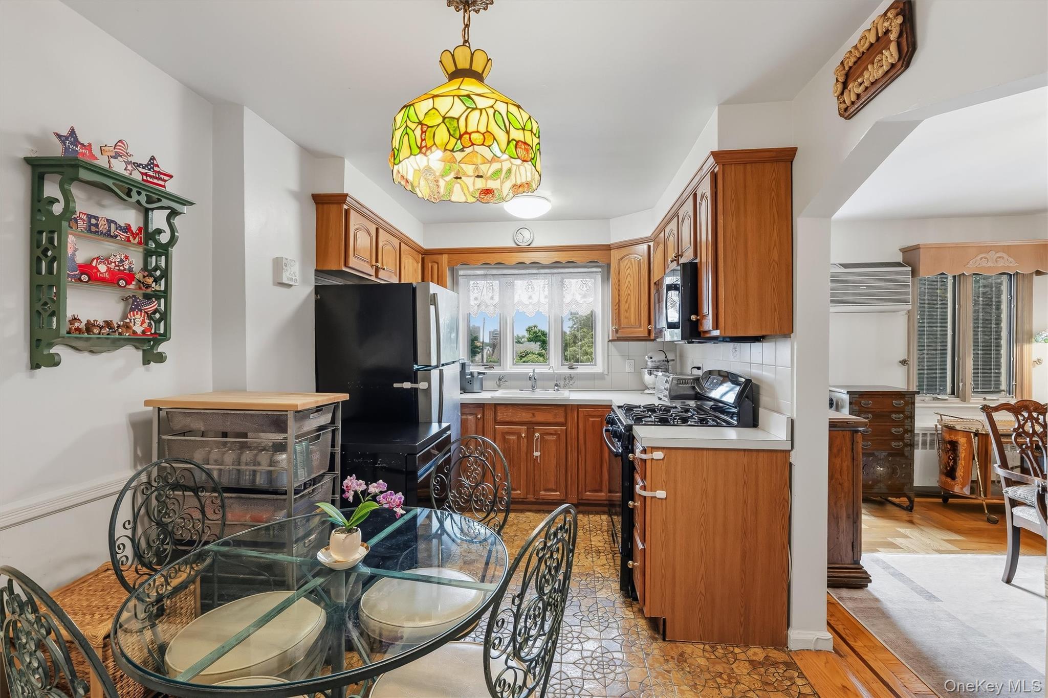 Single Family Westervelt Avenue Bronx, NY 10469, MLS-1021810-15