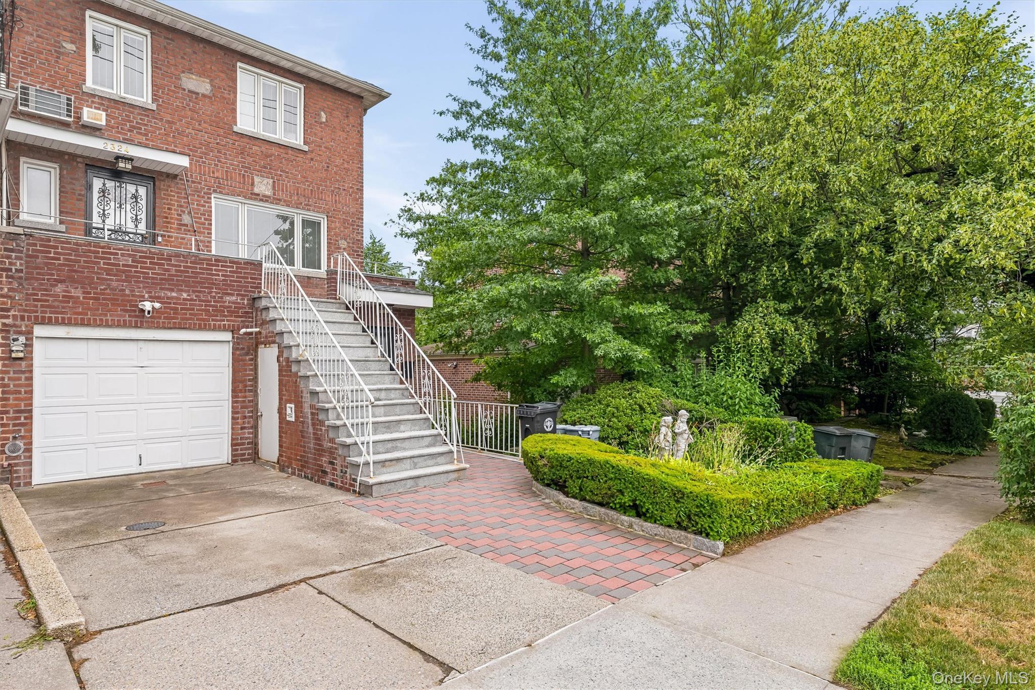 Single Family Westervelt Avenue Bronx, NY 10469, MLS-1021810-2