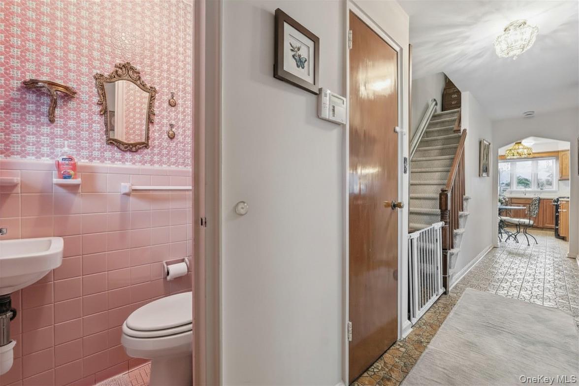 Single Family Westervelt Avenue Bronx, NY 10469, MLS-1021810-20
