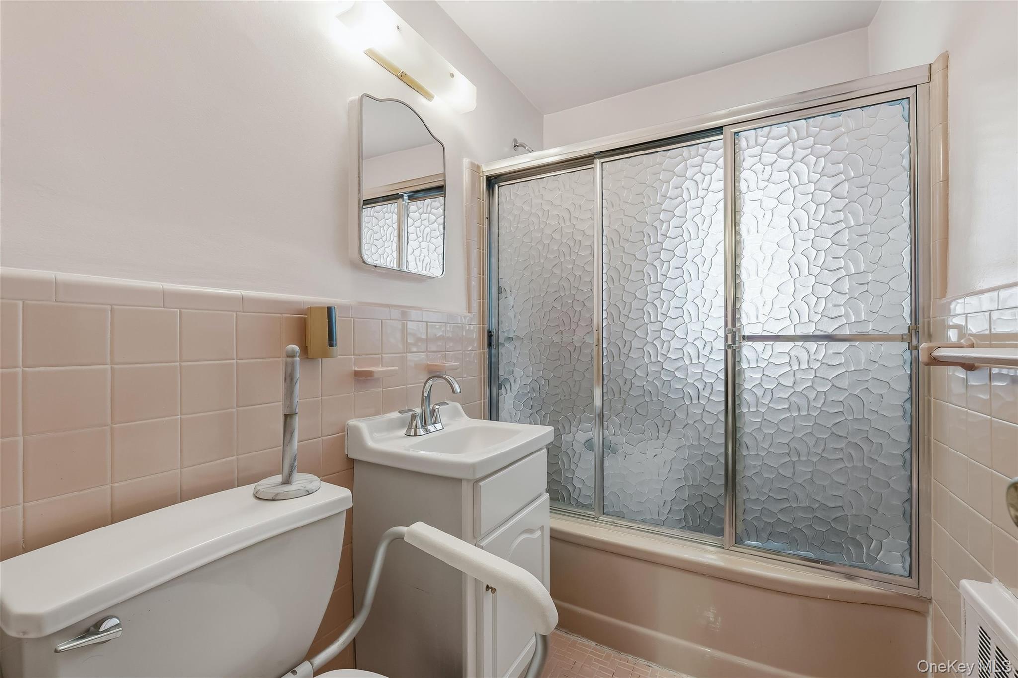 Single Family Westervelt Avenue Bronx, NY 10469, MLS-1021810-22