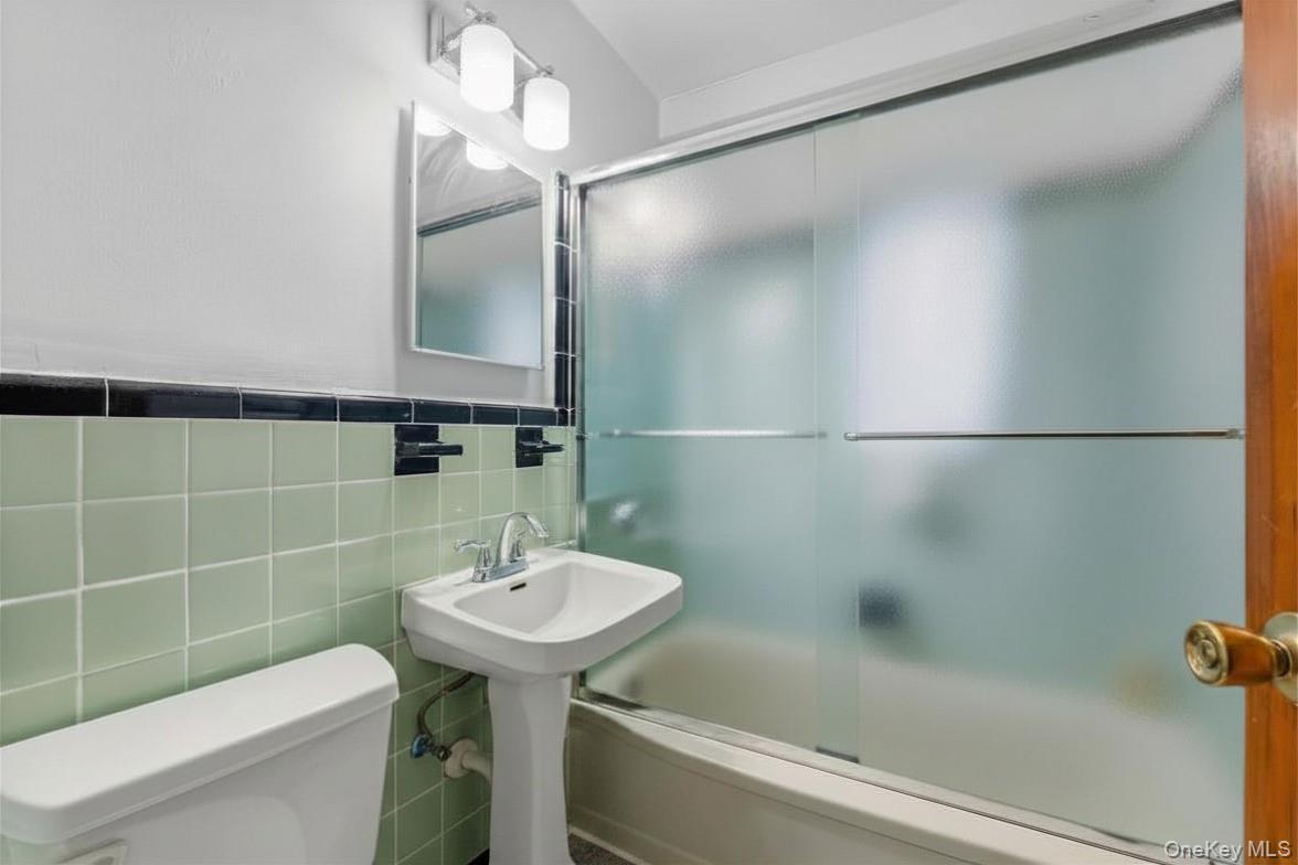 Single Family Westervelt Avenue Bronx, NY 10469, MLS-1021810-35