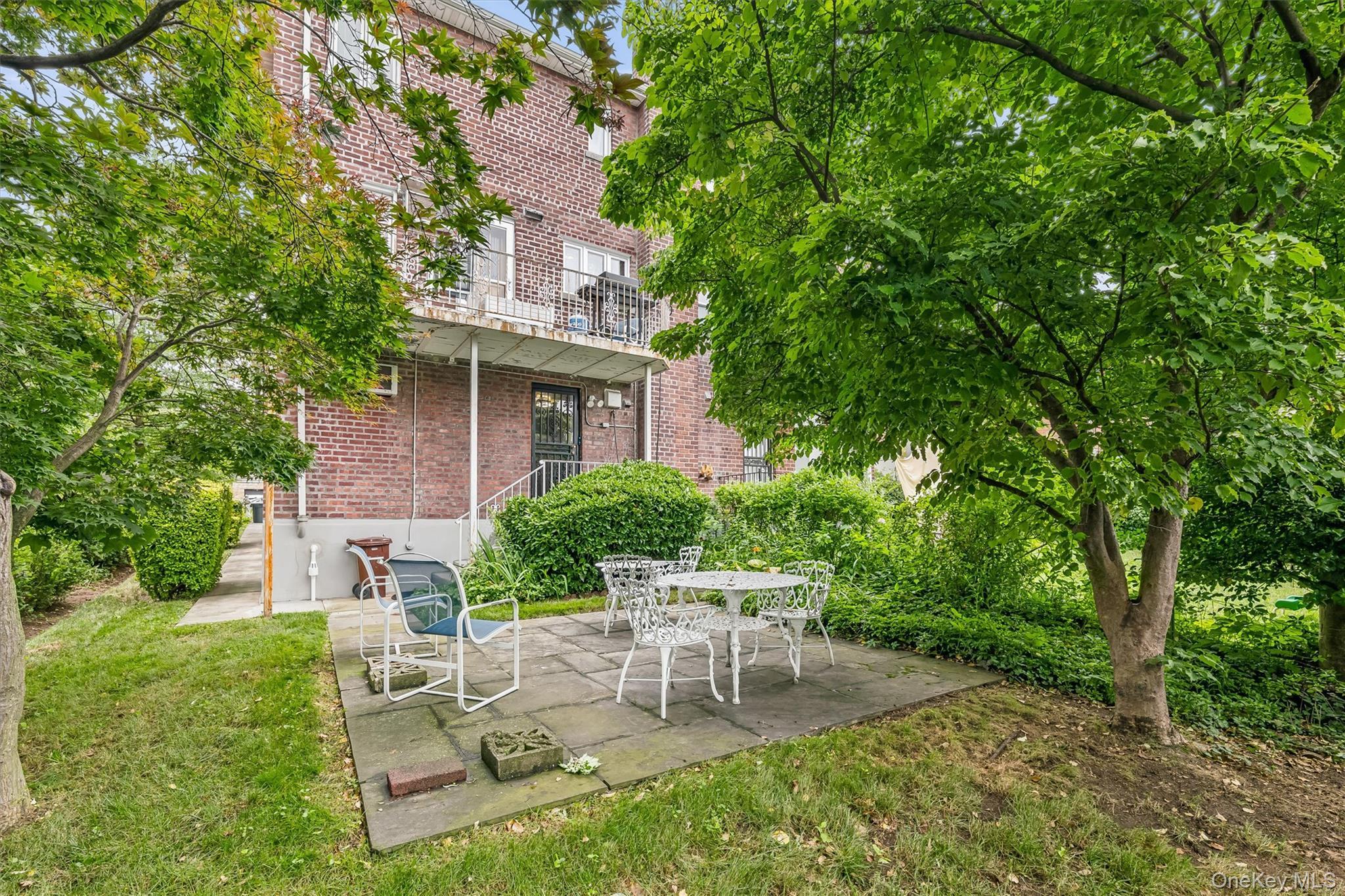 Single Family Westervelt Avenue Bronx, NY 10469, MLS-1021810-37