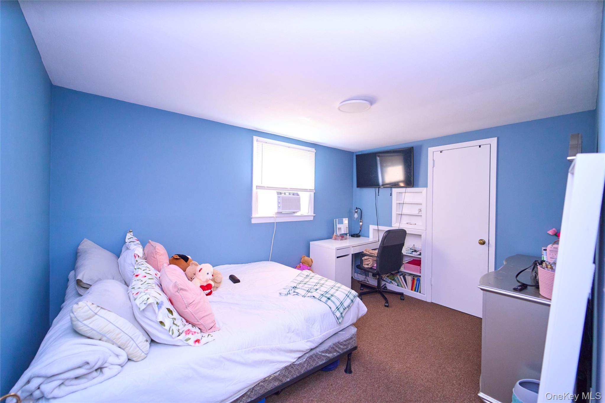 Single Family Goeller Avenue Suffolk County, NY 11746, MLS-1021843-15