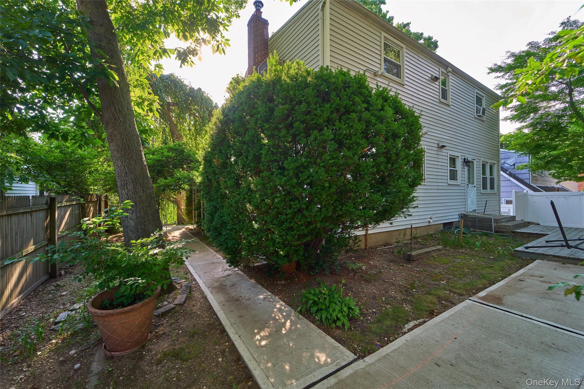 Single Family Goeller Avenue  Suffolk County, NY 11746, MLS-1021843-36