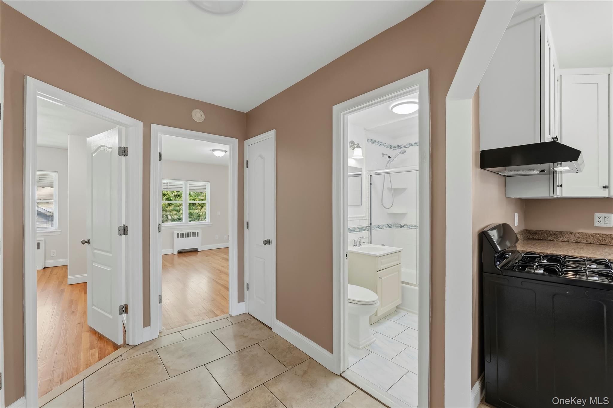 Single Family Quincy Avenue Bronx, NY 10465, MLS-1021886-16