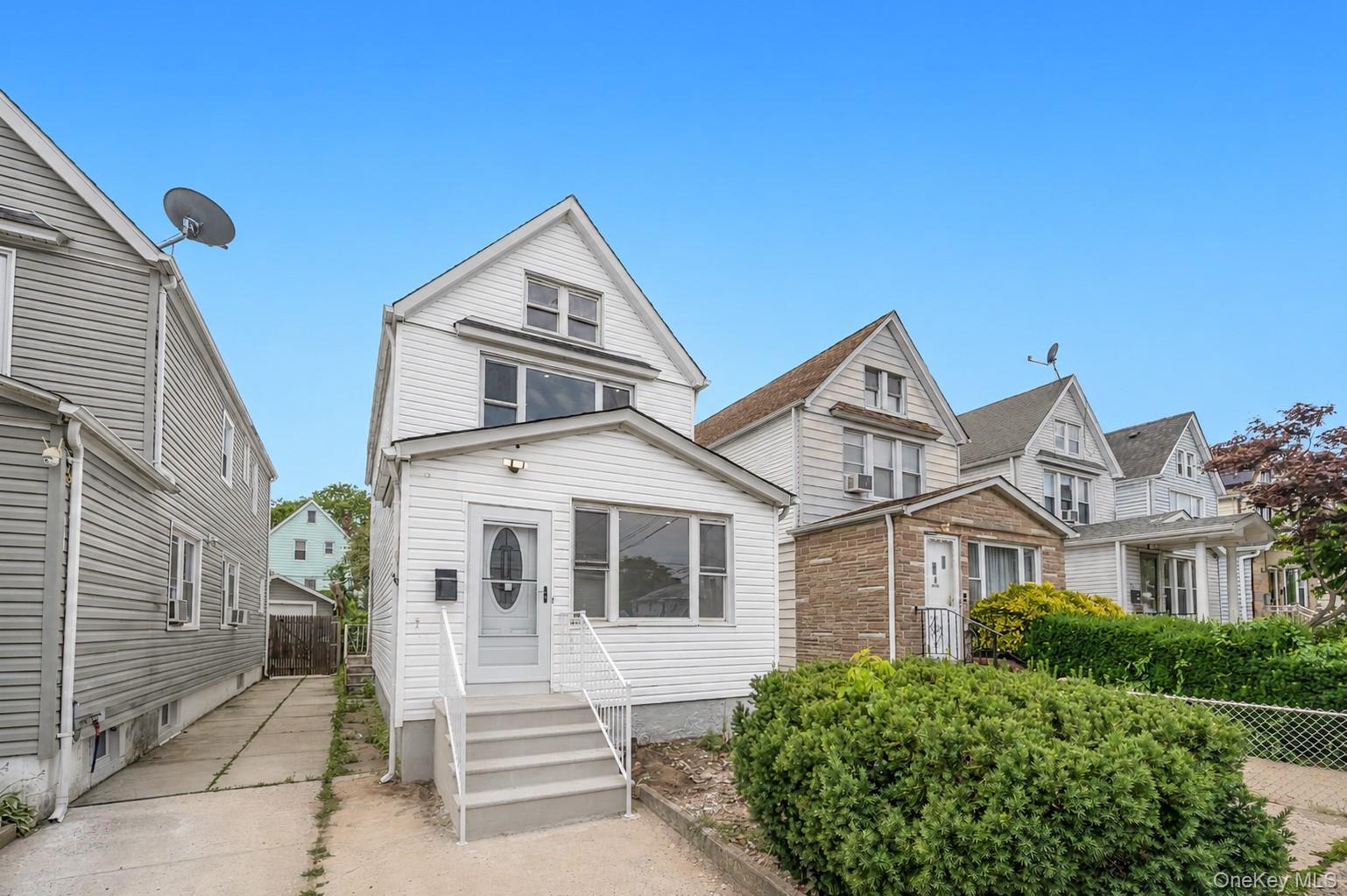 Single Family 110th Road  Queens, NY 11429, MLS-1021910-3