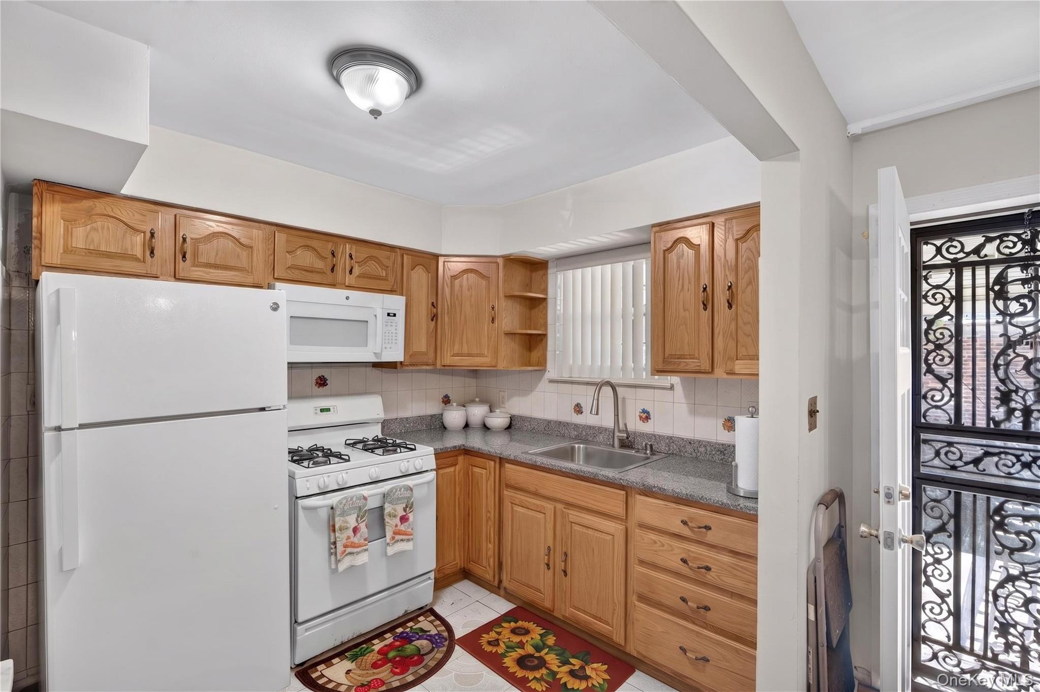 Single Family Matthews Avenue  Bronx, NY 10467, MLS-1021949-6
