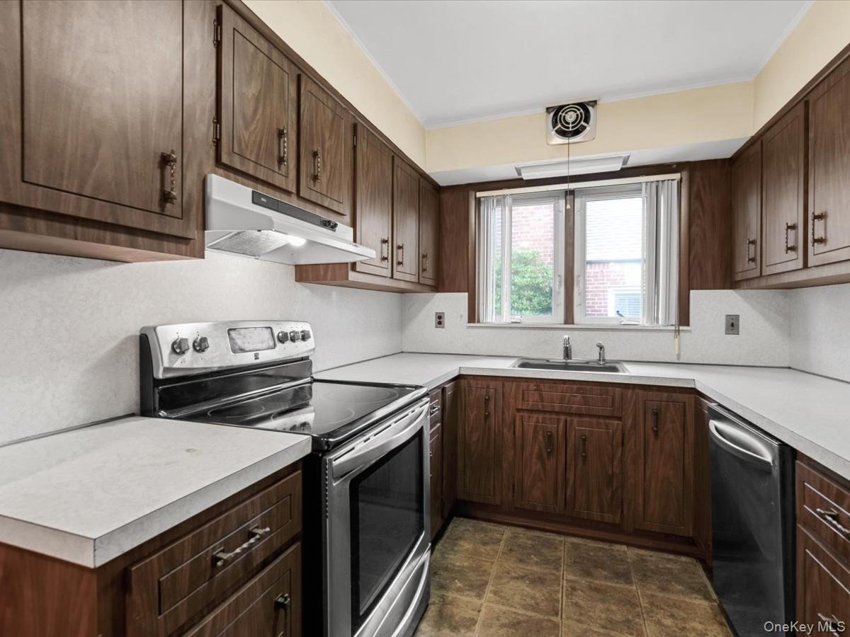 Single Family 217th Street Queens, NY 11427, MLS-1021999-15