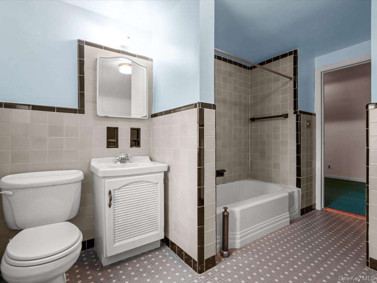 Single Family 217th Street Queens, NY 11427, MLS-1021999-29