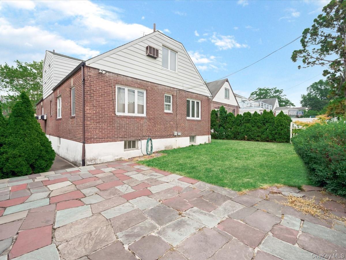 Single Family 217th Street Queens, NY 11427, MLS-1021999-36