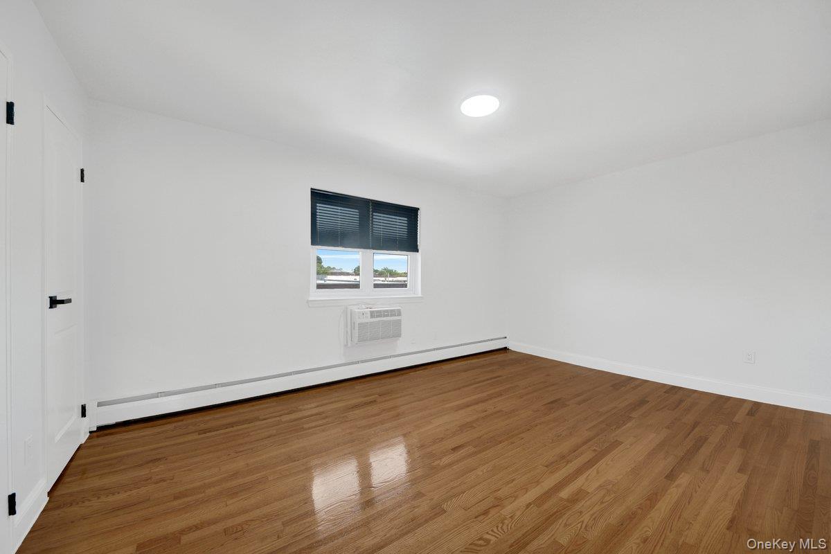Single Family Throgs Neck Expwy Bronx, NY 10465, MLS-1022026-11