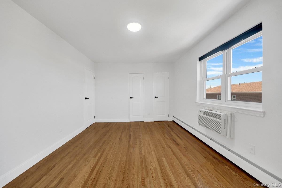Single Family Throgs Neck Expwy Bronx, NY 10465, MLS-1022026-12