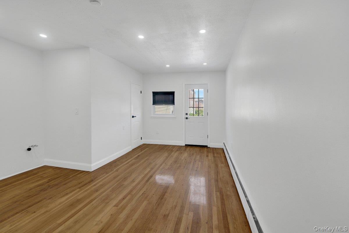 Single Family Throgs Neck Expwy Bronx, NY 10465, MLS-1022026-16
