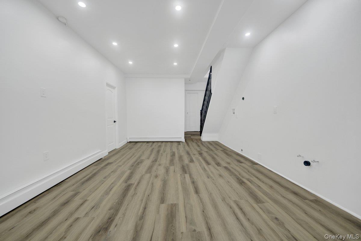 Single Family Throgs Neck Expwy Bronx, NY 10465, MLS-1022026-22
