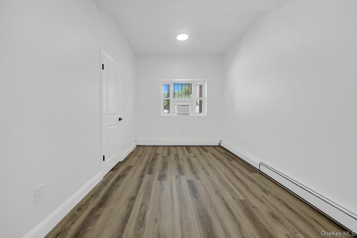 Single Family Throgs Neck Expwy Bronx, NY 10465, MLS-1022026-25