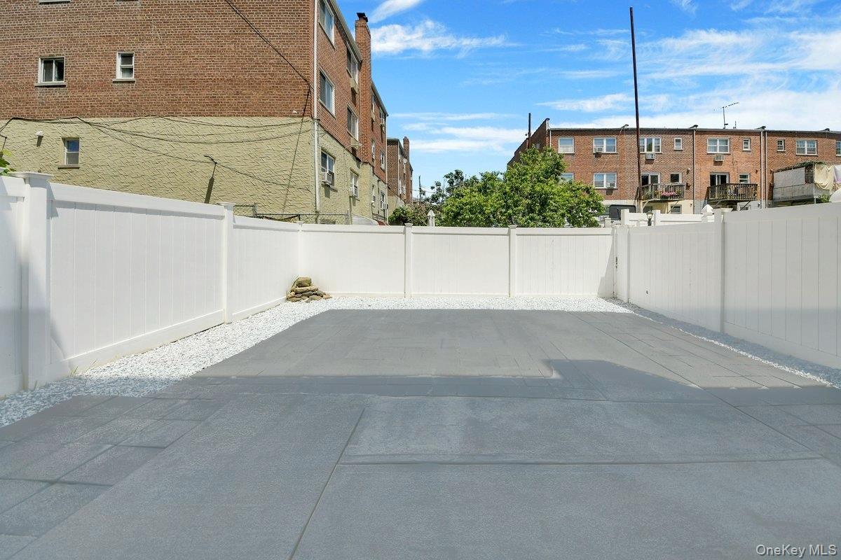 Single Family Throgs Neck Expwy Bronx, NY 10465, MLS-1022026-26