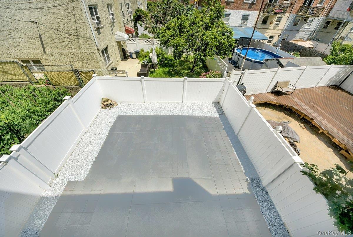 Single Family Throgs Neck Expwy Bronx, NY 10465, MLS-1022026-29