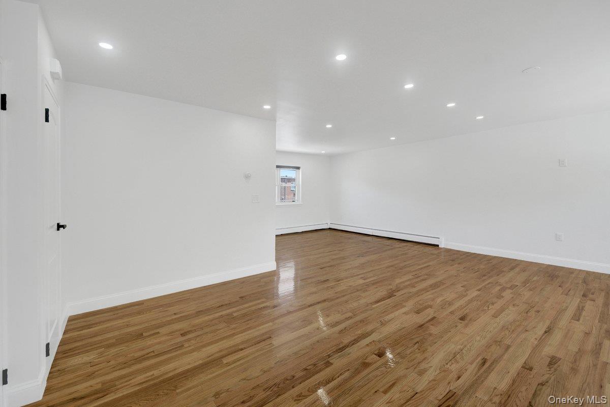 Single Family Throgs Neck Expwy Bronx, NY 10465, MLS-1022026-4