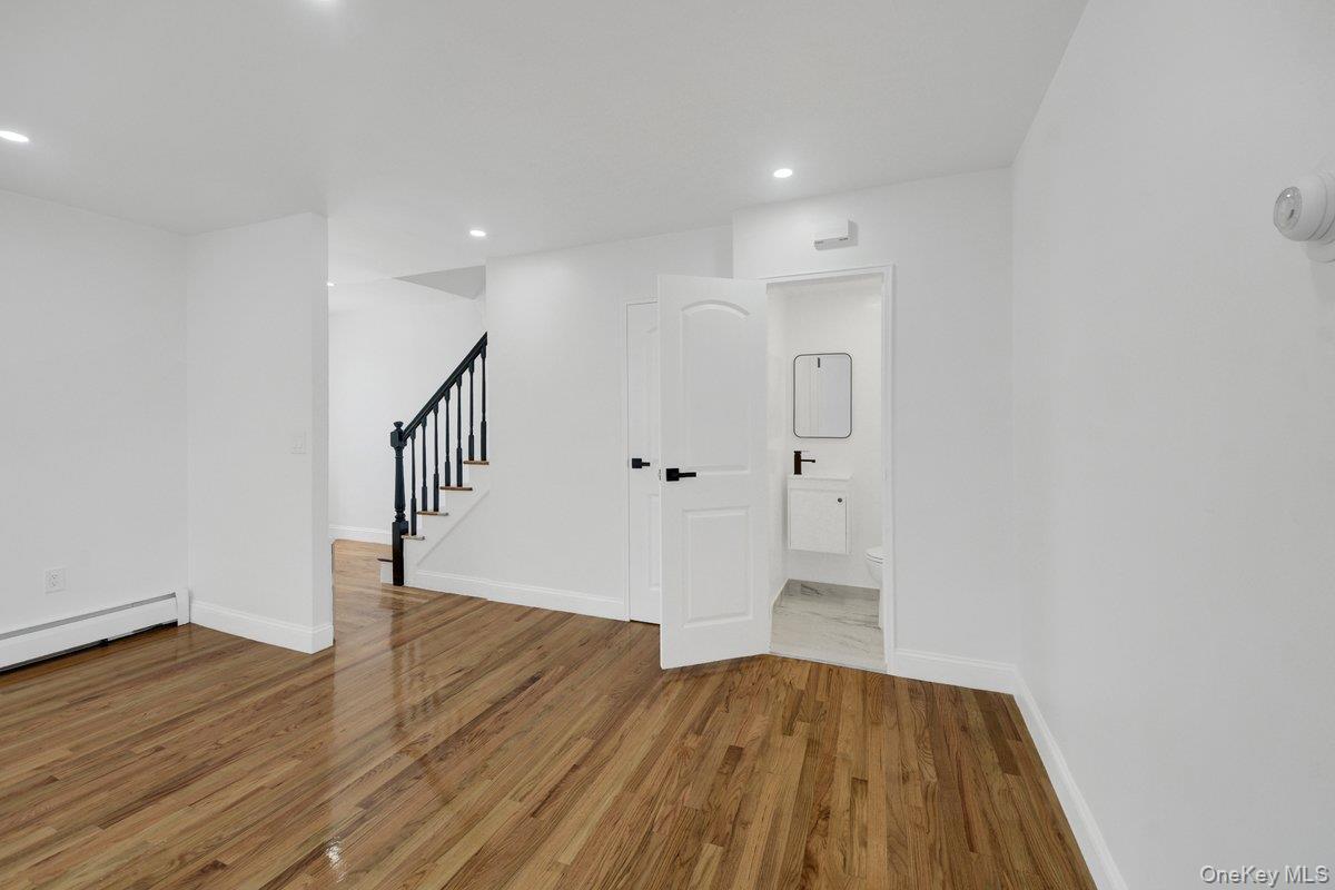 Single Family Throgs Neck Expwy Bronx, NY 10465, MLS-1022026-8