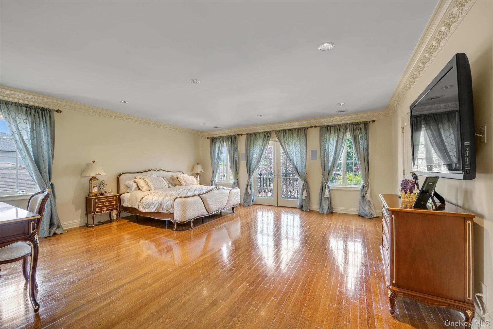 Single Family Hillcrest Place  Nassau County, NY 11581, MLS-1022067-13