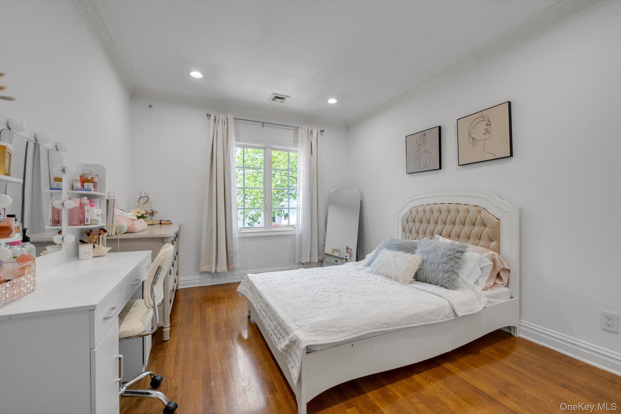 Single Family Hillcrest Place  Nassau County, NY 11581, MLS-1022067-16