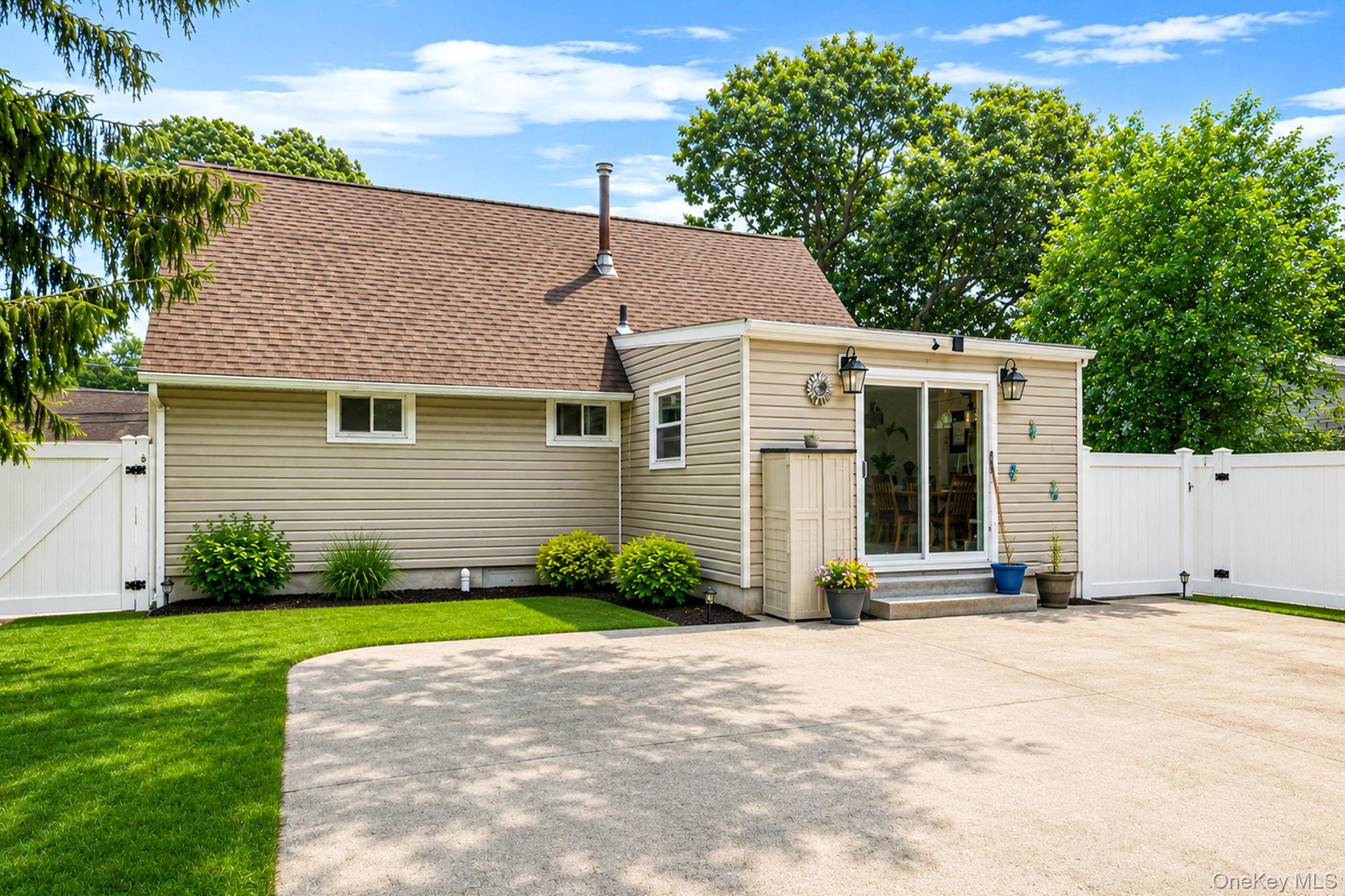 Single Family Marshall Drive Suffolk County, NY 11784, MLS-1022095-16