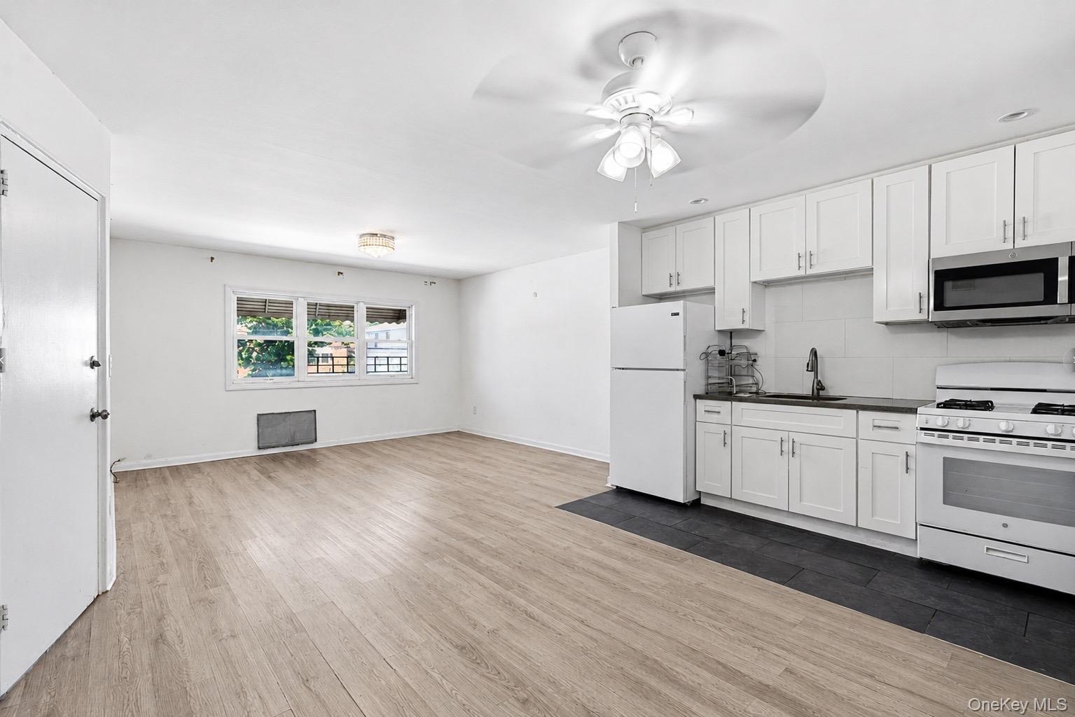 Single Family Robinson Avenue  Bronx, NY 10465, MLS-1022107-11