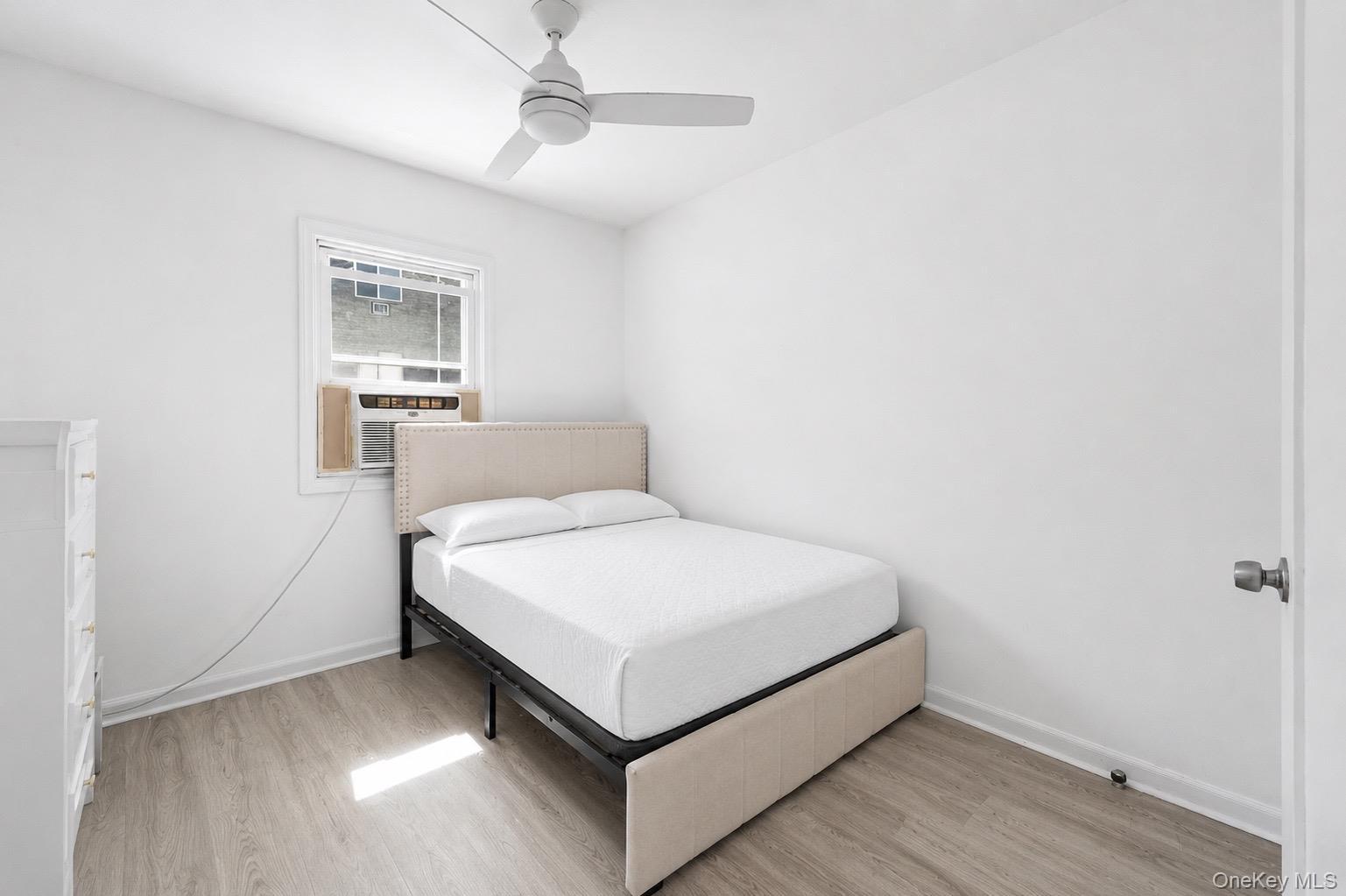 Single Family Robinson Avenue  Bronx, NY 10465, MLS-1022107-15