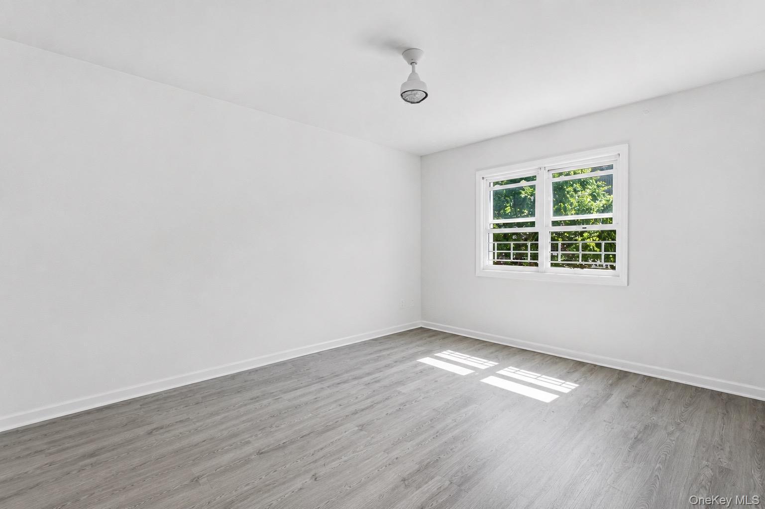 Single Family Robinson Avenue  Bronx, NY 10465, MLS-1022107-16