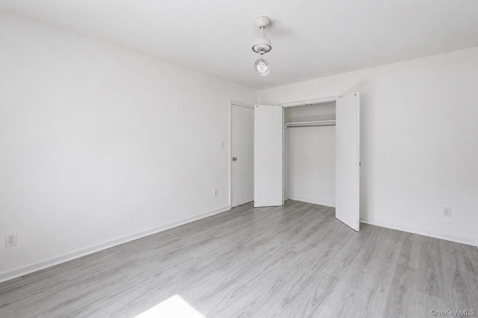 Single Family Robinson Avenue  Bronx, NY 10465, MLS-1022107-17