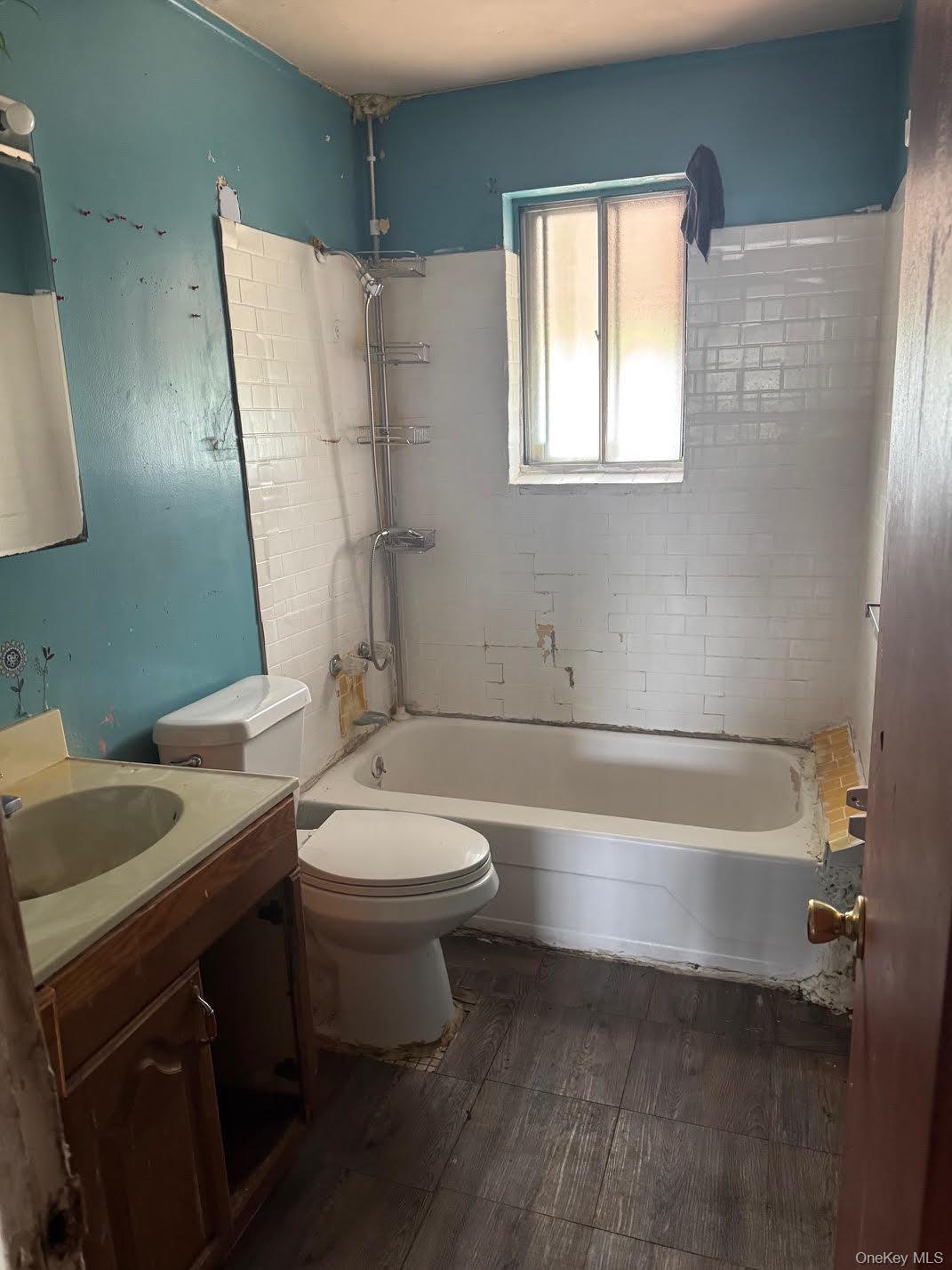 Single Family Wickham Avenue Bronx, NY 10469, MLS-1022114-11