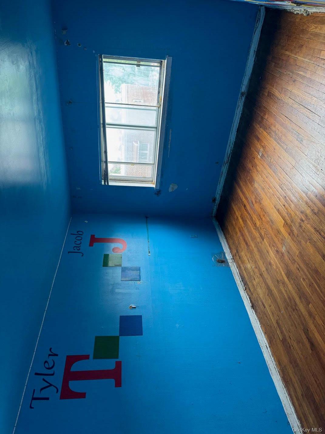 Single Family Wickham Avenue Bronx, NY 10469, MLS-1022114-14