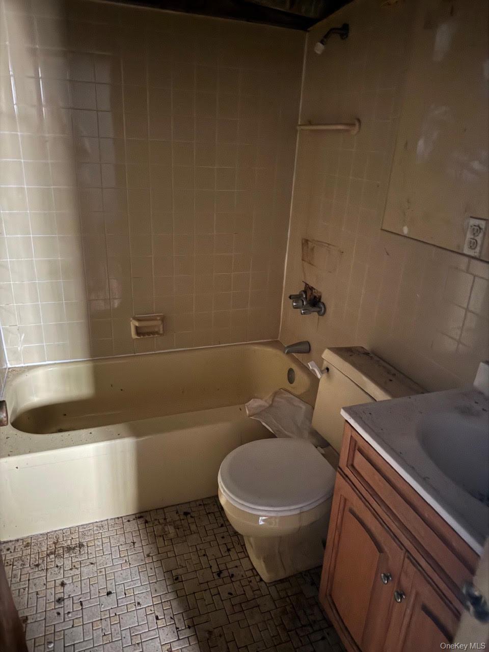 Single Family Wickham Avenue Bronx, NY 10469, MLS-1022114-15