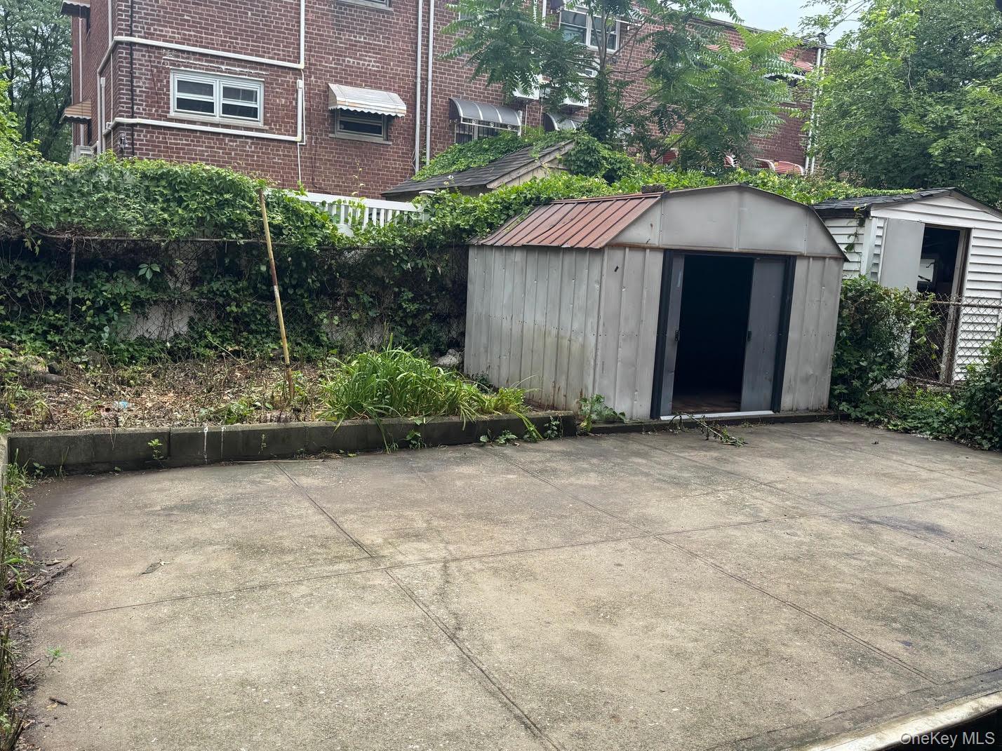 Single Family Wickham Avenue Bronx, NY 10469, MLS-1022114-16
