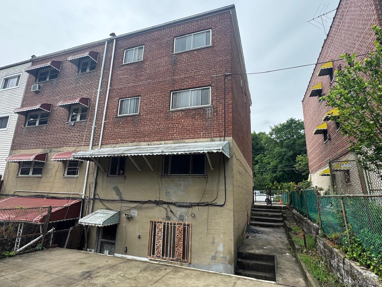 Single Family Wickham Avenue Bronx, NY 10469, MLS-1022114-17