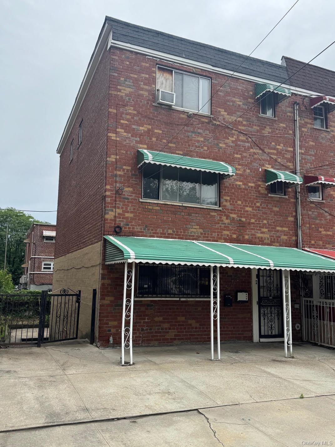 Single Family Wickham Avenue  Bronx, NY 10469, MLS-1022114-18