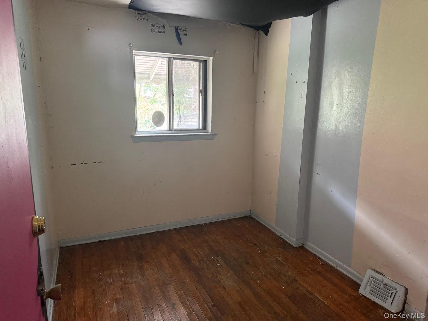 Single Family Wickham Avenue Bronx, NY 10469, MLS-1022114-6