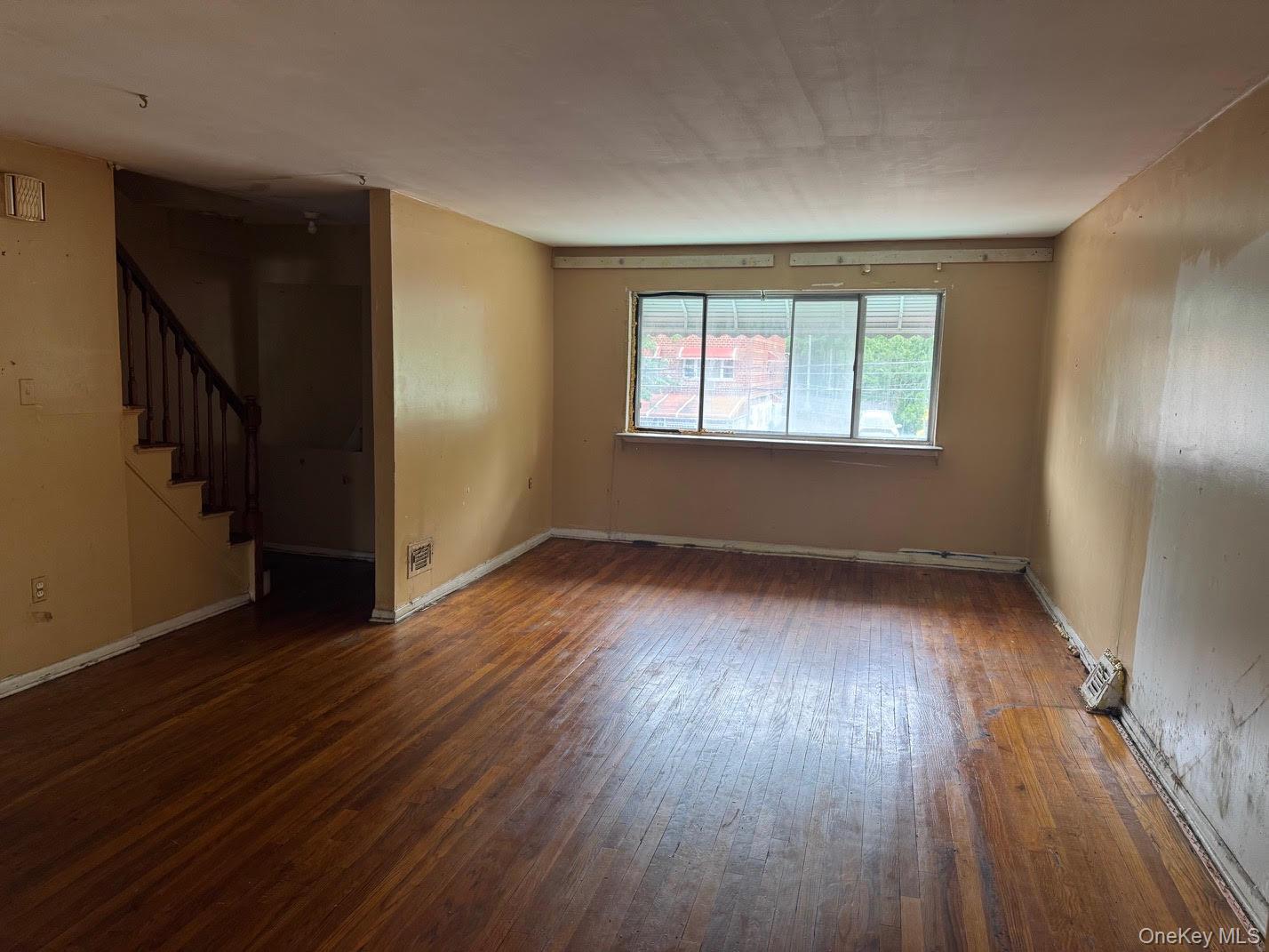 Single Family Wickham Avenue Bronx, NY 10469, MLS-1022114-7