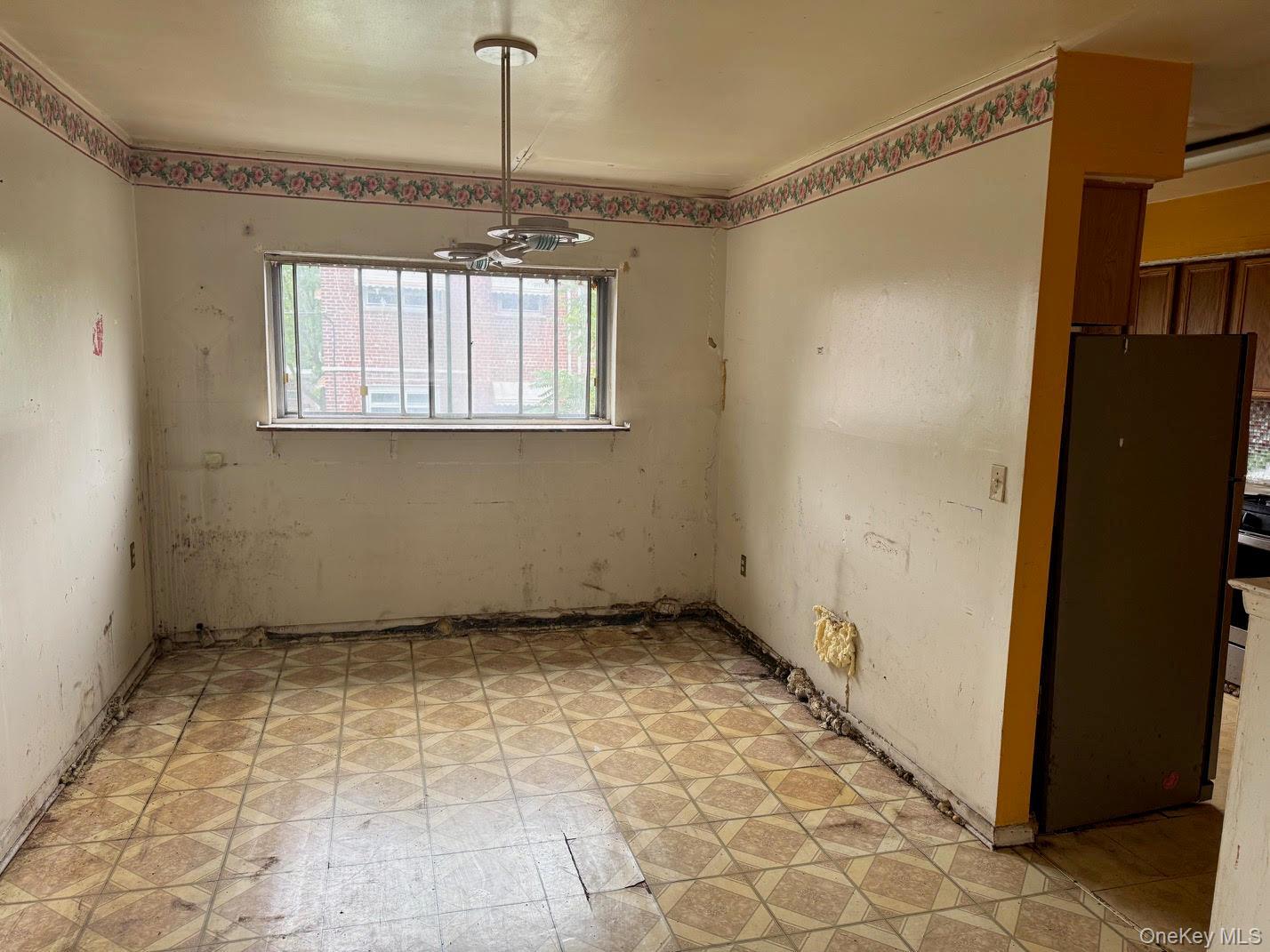 Single Family Wickham Avenue Bronx, NY 10469, MLS-1022114-8