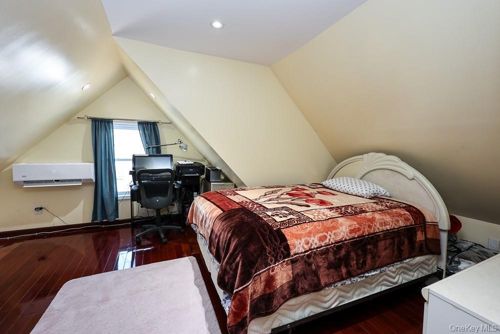 Single Family Camden Avenue Queens, NY 11412, MLS-1022123-10