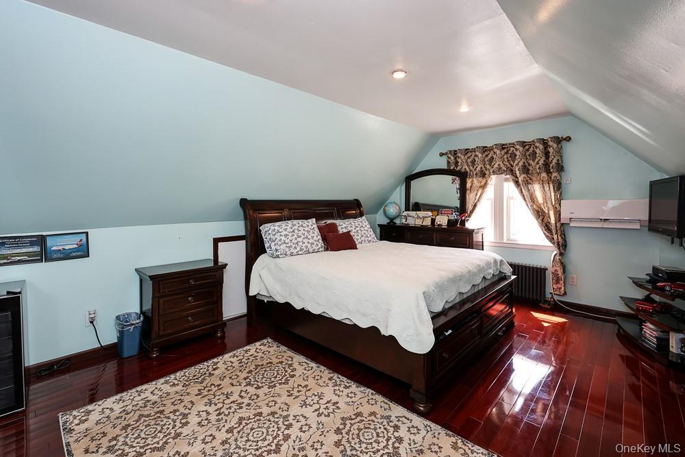 Single Family Camden Avenue Queens, NY 11412, MLS-1022123-11