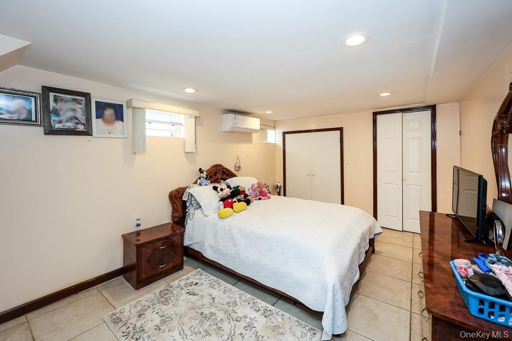Single Family Camden Avenue Queens, NY 11412, MLS-1022123-16