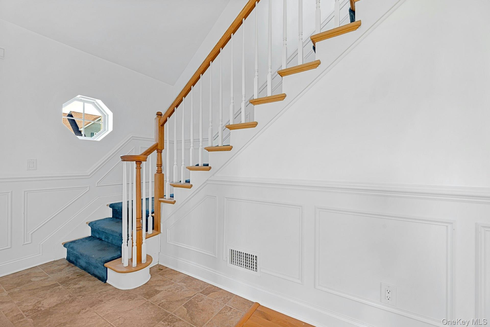 Single Family Stoneleigh Drive Suffolk County, NY 11901, MLS-1022160-15