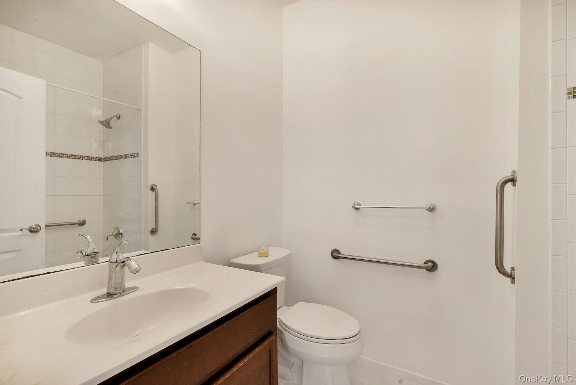 Single Family Stoneleigh Drive Suffolk County, NY 11901, MLS-1022160-21